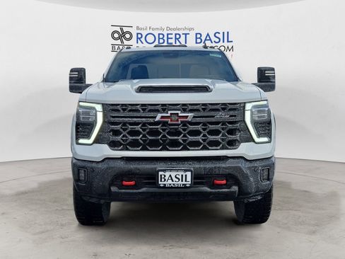 Used 2025 Chevrolet Silverado 2500 ZR2 w/ Technology Package image 8