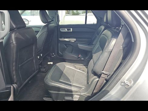Used 2024 Ford Explorer Limited AWD/4WD image 5