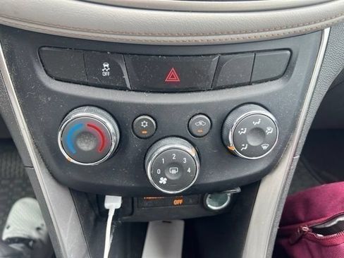 Used 2020 Chevrolet Trax LS w/ Fleet Convenience Package FWD image 31