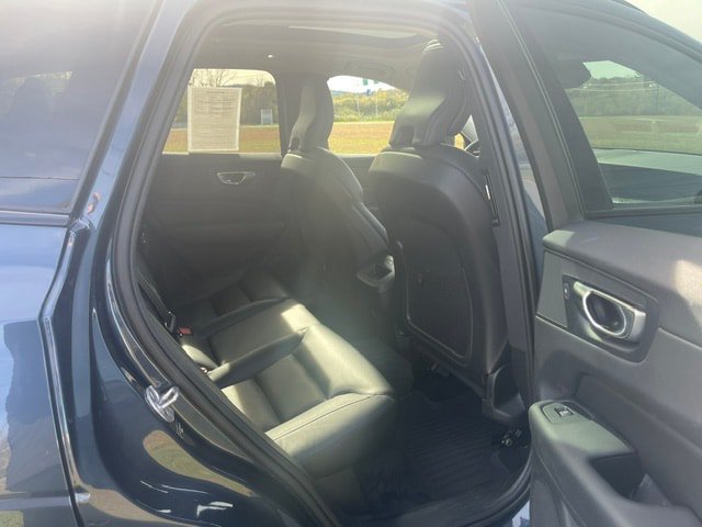 Used 2024 Volvo XC60 B5 Core w/ Protection Package Premier AWD/4WD image 11