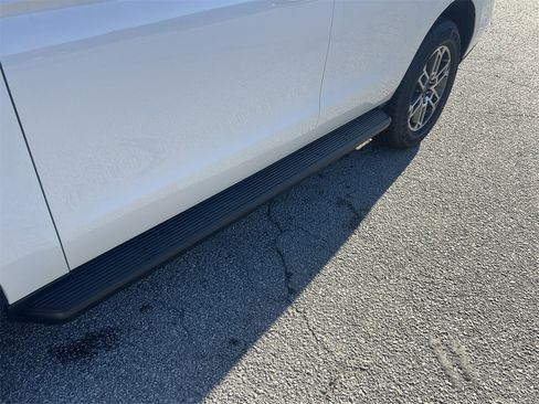 New 2026 Ford Expedition Active image 26