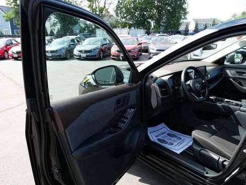 Used 2023 Nissan Rogue S AWD/4WD image 16