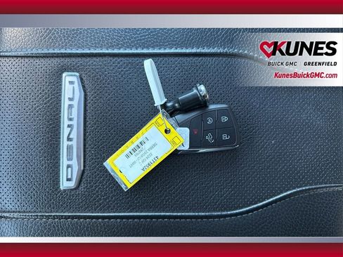 Used 2024 GMC Sierra 2500 Denali AWD/4WD image 39