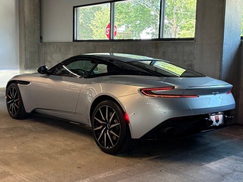 Used 2017 Aston Martin DB11 V12 RWD image 4