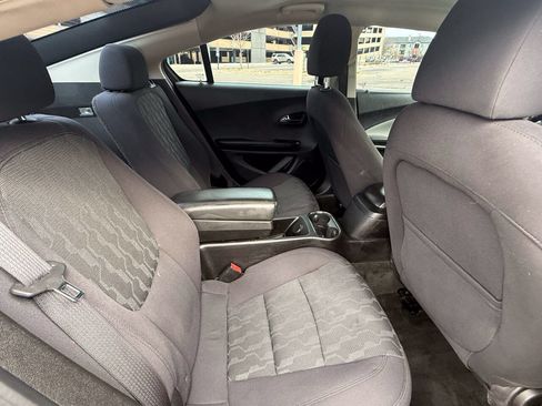 Used 2013 Chevrolet Volt FWD image 18