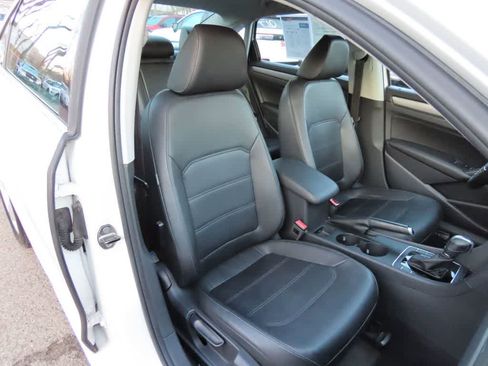 Used 2014 Volkswagen Passat 1.8T Wolfsburg Edition image 16