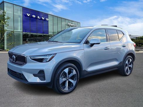 Certified 2024 Volvo XC40 B5 Core image 3