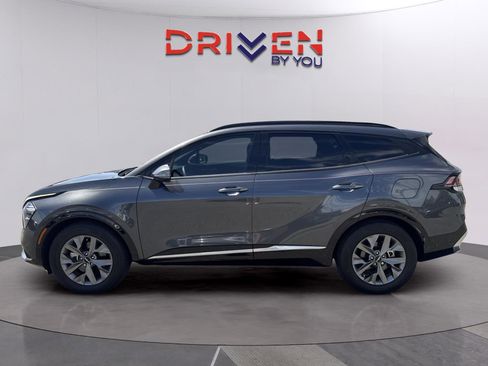 Used 2023 Kia Sportage SX image 2