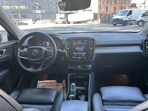 Certified 2025 Volvo XC40 B5 Plus image 15