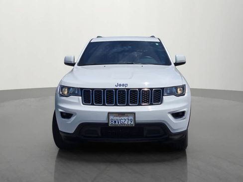Used 2021 Jeep Grand Cherokee Laredo AWD/4WD image 2