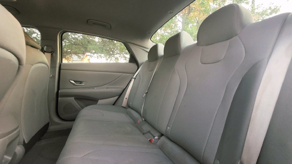 Certified 2025 Hyundai Elantra SE FWD image 23