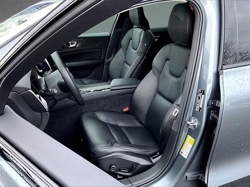 Used 2020 Volvo V60 T5 Cross Country image 20