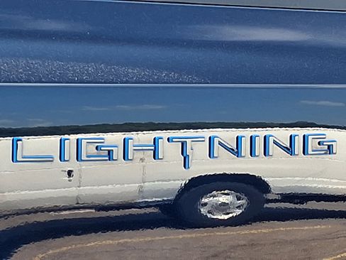 Used 2025 Ford F150 Lightning XLT AWD/4WD image 30