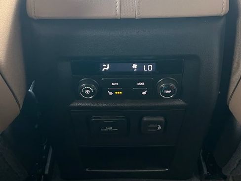 Certified 2023 Chevrolet Traverse Premier FWD image 22