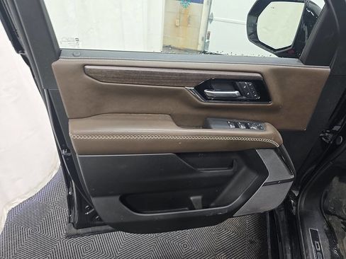 Used 2026 GMC Yukon Denali Ultimate AWD/4WD image 13