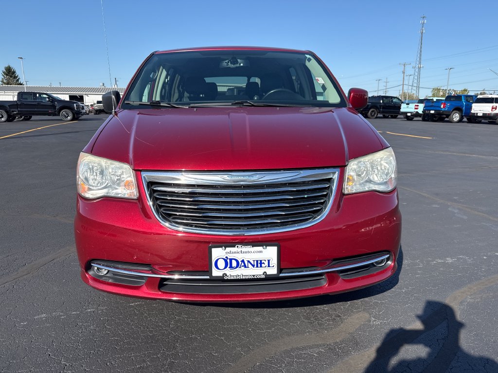 Used 2014 Chrysler Town & Country Touring FWD image 3