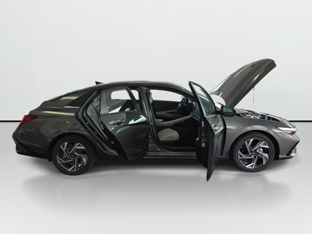 New 2026 Hyundai Elantra Limited FWD image 9