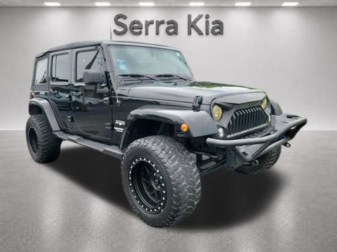 Used 2016 Jeep Wrangler Unlimited Sahara w/ Connectivity Group AWD/4WD image 25