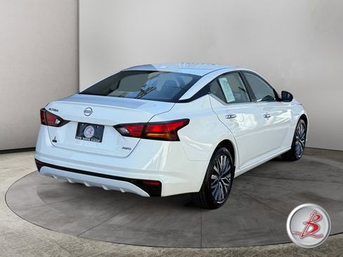 Used 2025 Nissan Altima 2.5 SV AWD/4WD image 7