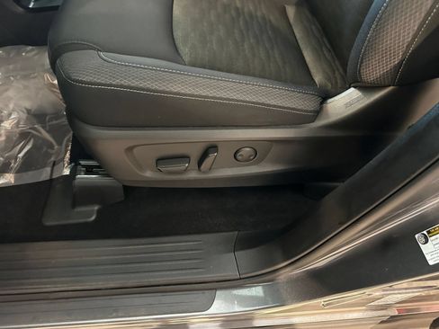 Used 2025 Nissan Pathfinder SV AWD/4WD image 22