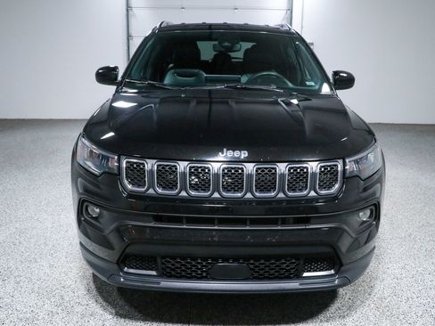 Used 2024 Jeep Compass Latitude AWD/4WD image 4