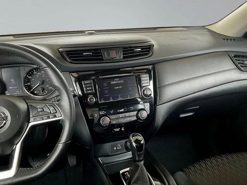 Used 2019 Nissan Rogue SV image 9