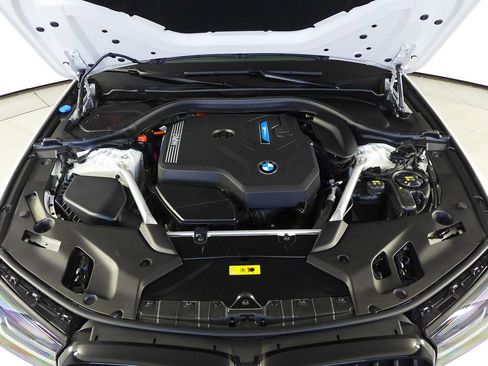 Certified 2023 BMW 530e w/ M Sport Package image 6