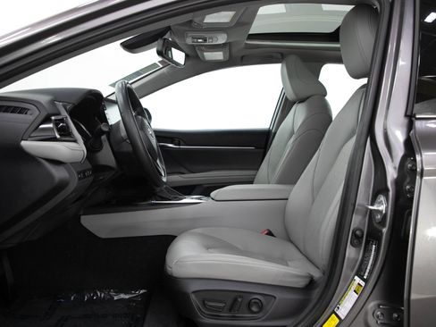 Used 2022 Toyota Camry XLE FWD image 22