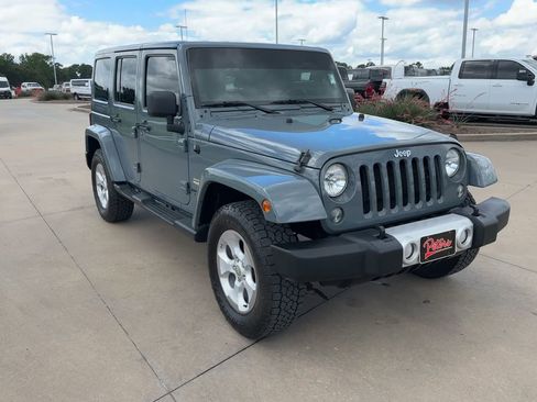Used 2014 Jeep Wrangler Unlimited Sahara w/ Max Tow Package AWD/4WD image 3