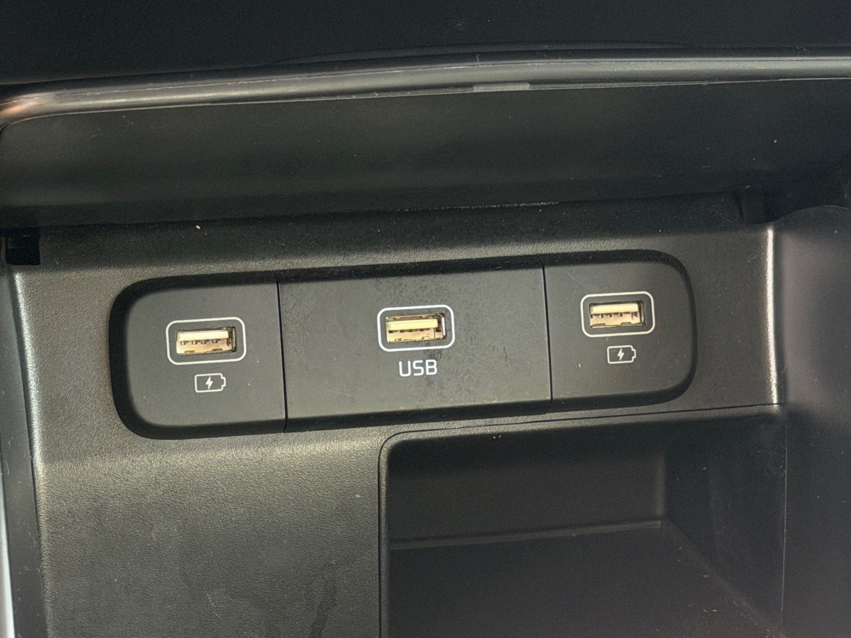 Used 2022 Kia Sorento S FWD image 23