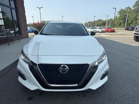 Used 2022 Nissan Altima 2.5 SR FWD image 9