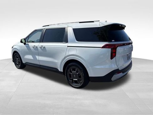Used 2025 Kia Carnival EX FWD image 3