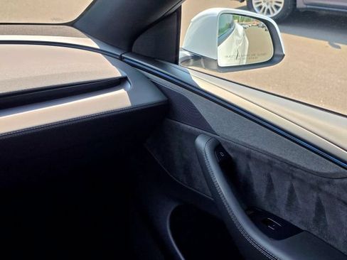 Used 2026 Tesla Model Y AWD image 27