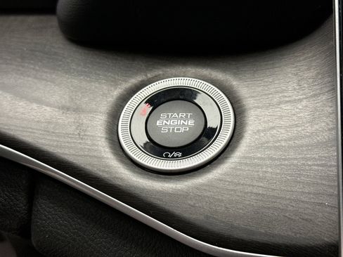 Used 2023 Jeep Grand Cherokee L Limited AWD/4WD image 22