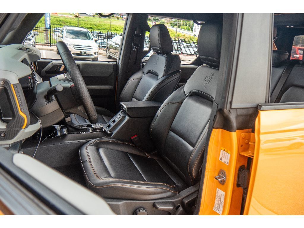 Used 2022 Ford Bronco Badlands w/ Sasquatch Package AWD/4WD image 12