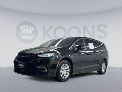 Used 2024 Chrysler Pacifica Touring-L
