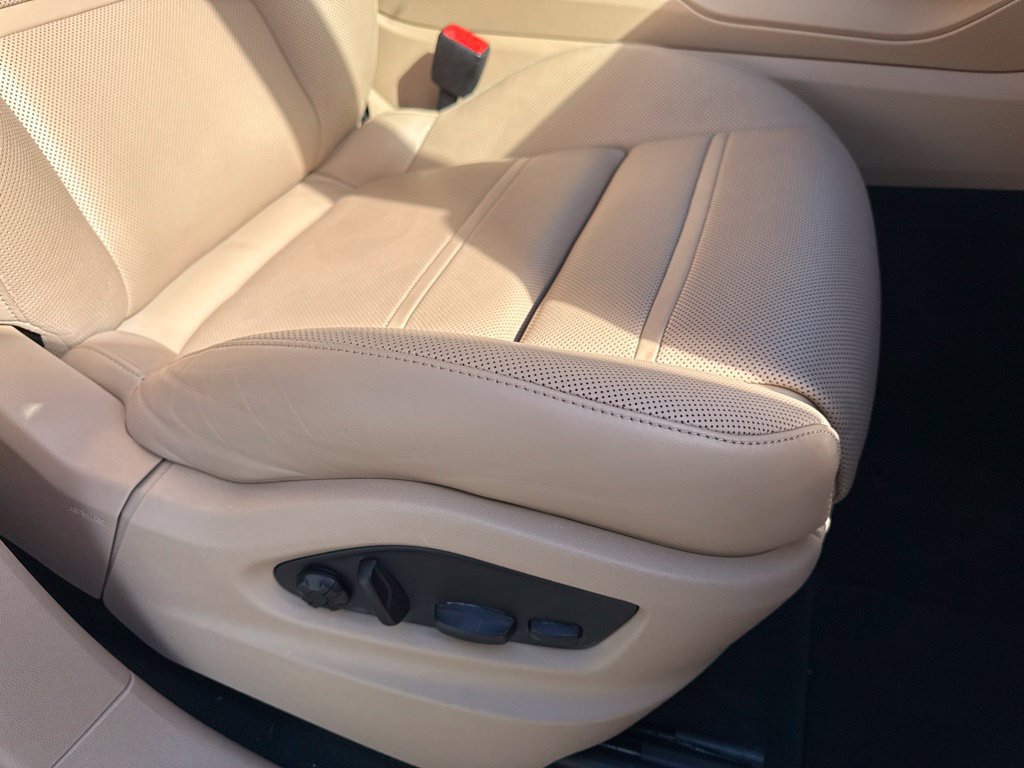 Used 2022 Porsche Cayenne Platinum Edition w/ Premium Package Plus AWD/4WD image 34