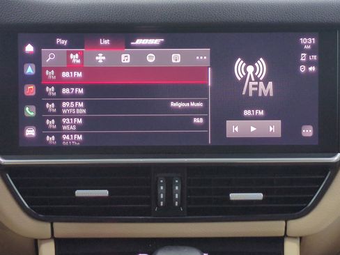 Certified 2023 Porsche Cayenne Platinum Edition image 18