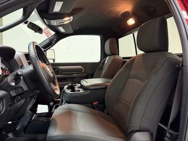 Used 2024 RAM 2500 Tradesman w/ Chrome Appearance Group AWD/4WD image 11