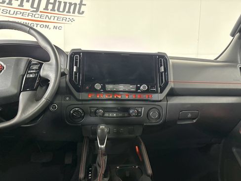 Used 2025 Nissan Frontier PRO-4X AWD/4WD image 24