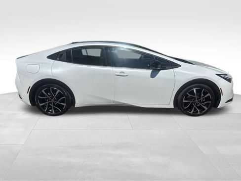Used 2025 Toyota Prius Plug-In Hybrid w/ Limited Premium Package image 8