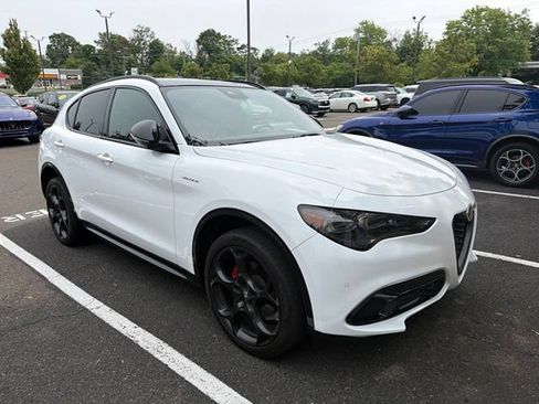 Used 2024 Alfa Romeo Stelvio Veloce AWD/4WD image 12