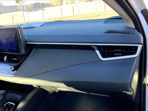 Used 2025 Toyota Corolla LE image 17