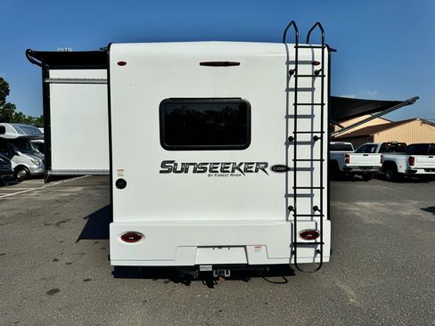 Used 2021 Ford E-450 and Econoline 450 Super Duty w/ Motorhome Prep Package RWD image 6