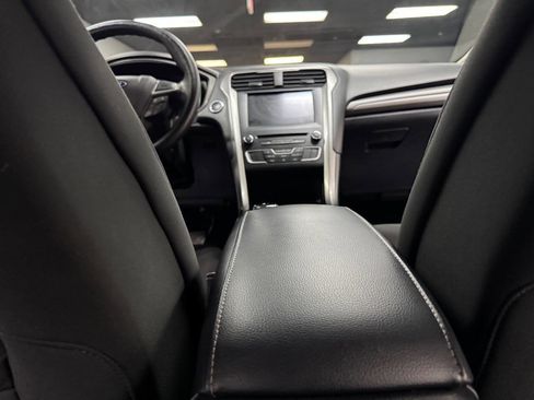 Used 2018 Ford Fusion SE w/ Fusion SE Technology Package image 40