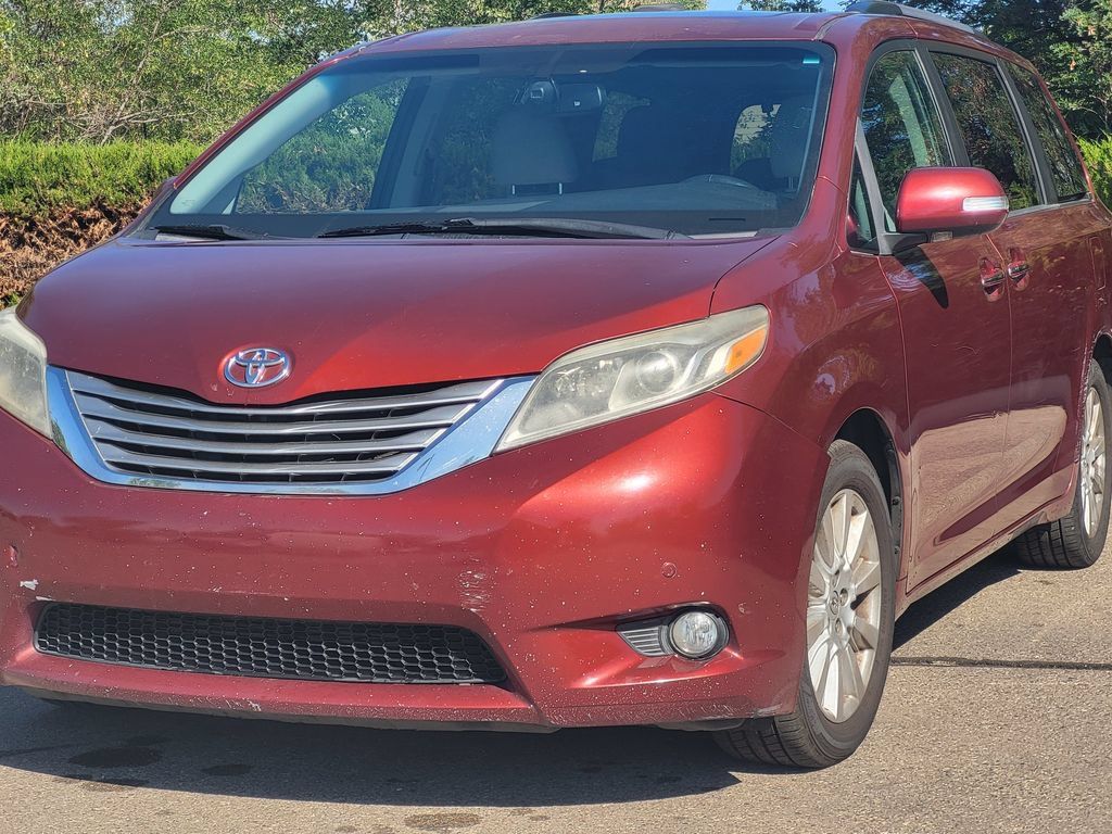 Used 2017 Toyota Sienna Limited Premium FWD image 7