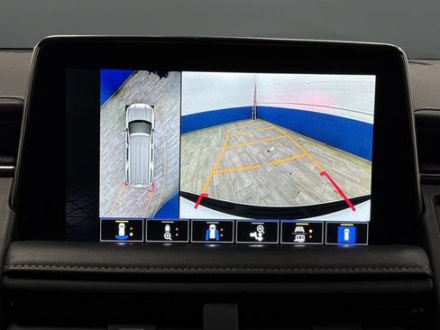 Used 2022 GMC Yukon SLT w/ SLT Premium Package image 11