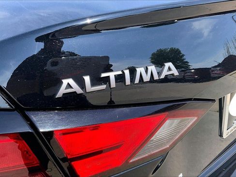 Used 2025 Nissan Altima 2.5 SV FWD image 24