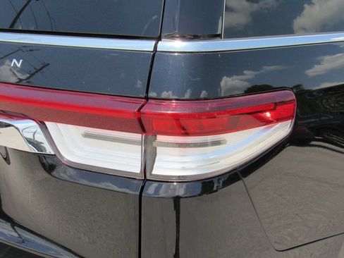 Used 2023 Lincoln Navigator Reserve AWD/4WD image 13