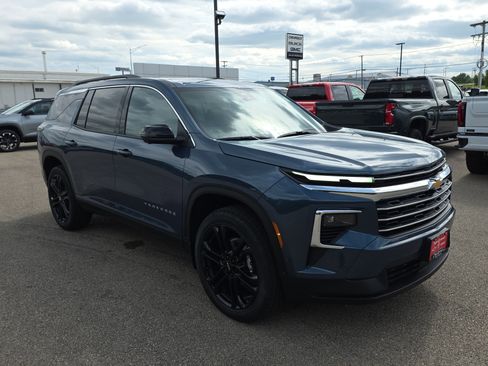 New 2026 Chevrolet Traverse LT FWD image 2